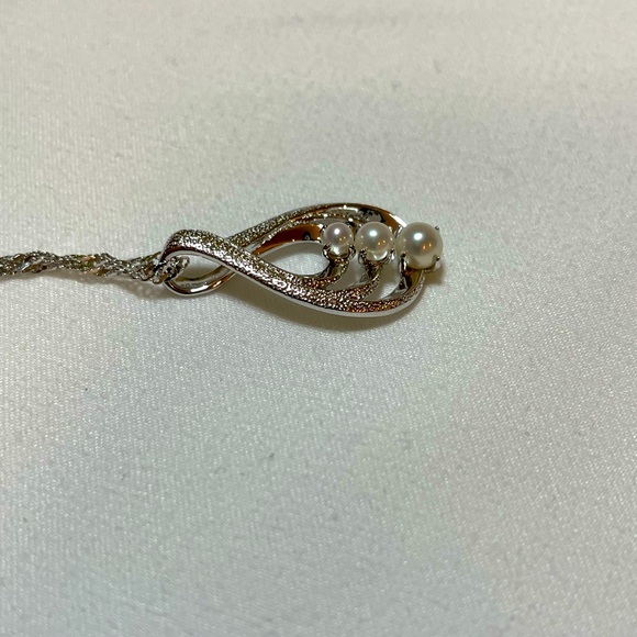 "Generations Of Love" Cultured Freshwater Pearl Necklace - Picture 4 of 11